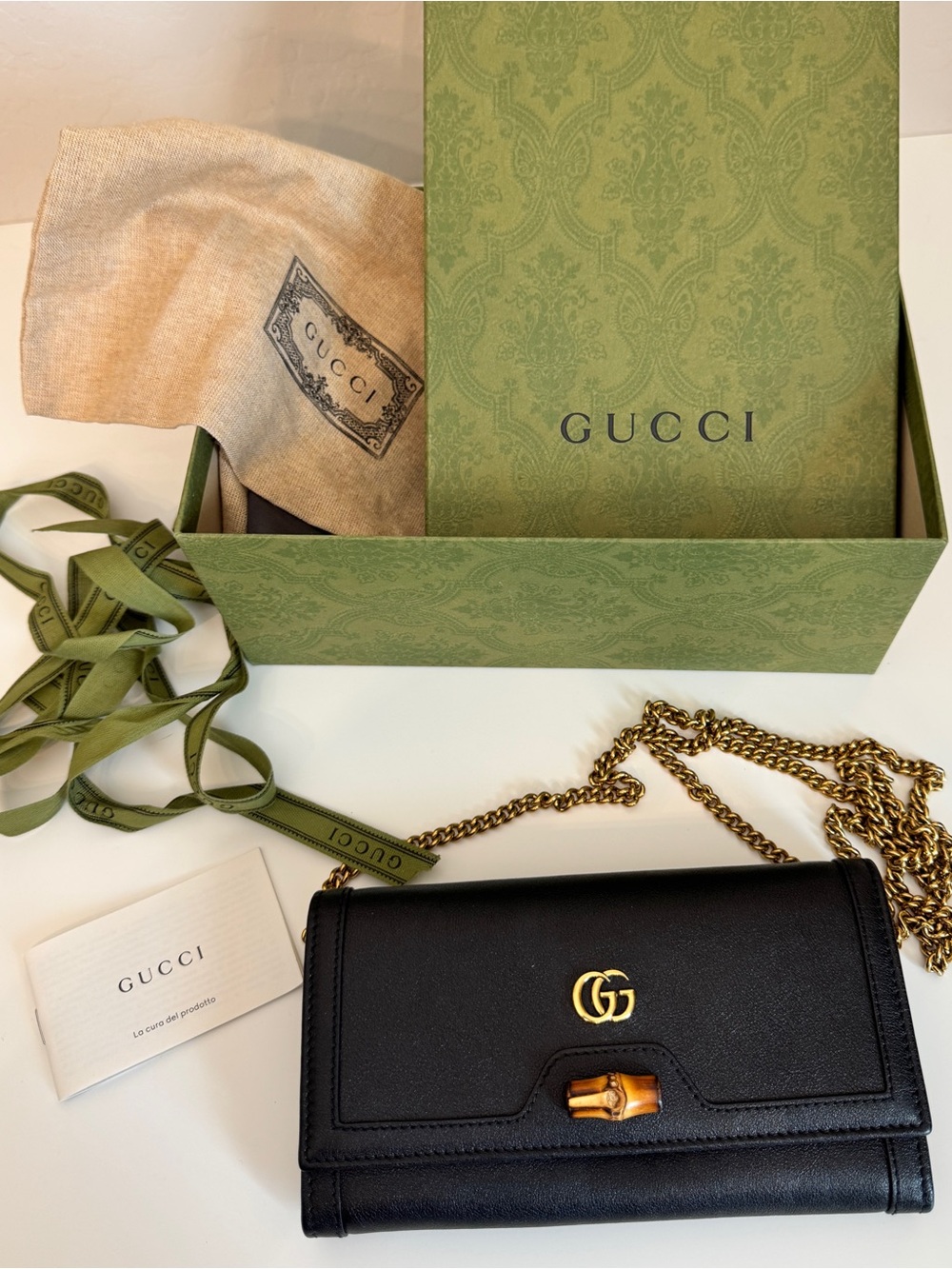 GUCCI
Wonka Grain Calfskin Diana Chain Wallet
Black with box, dust bag etc